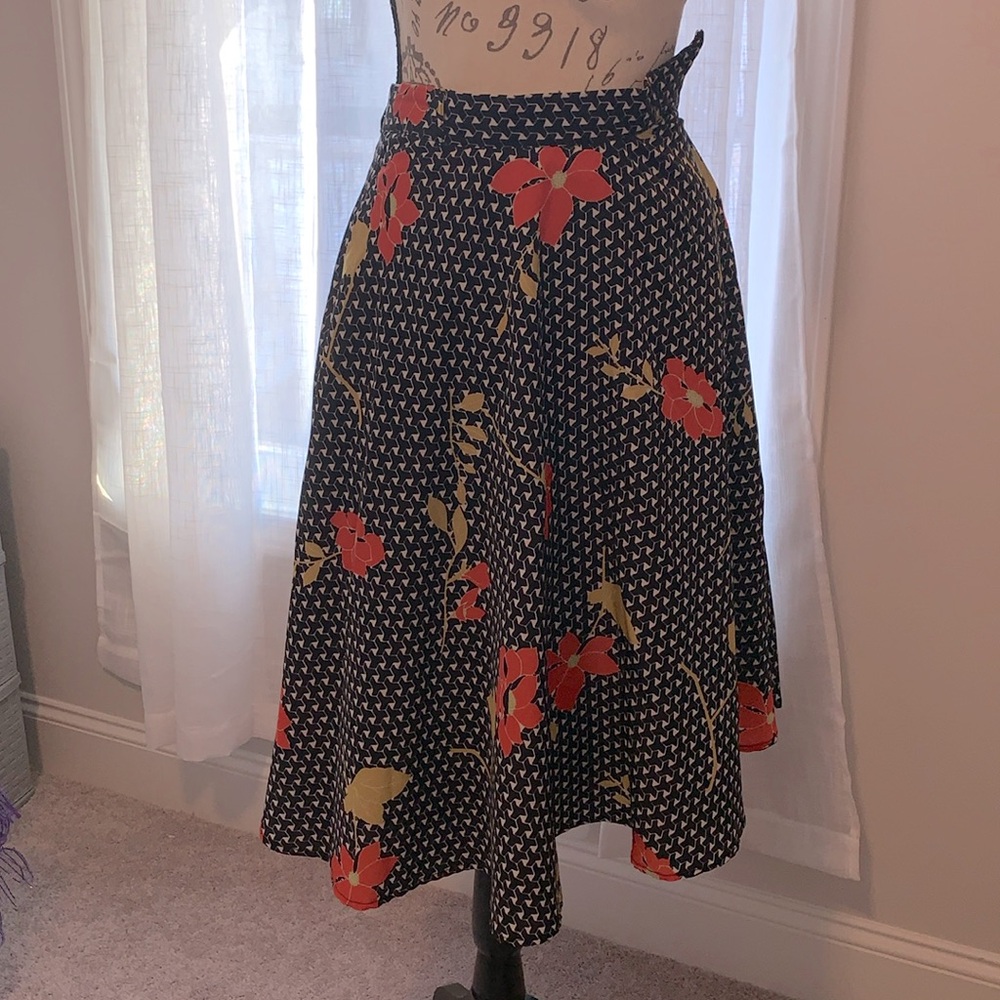 A line floral print skirt